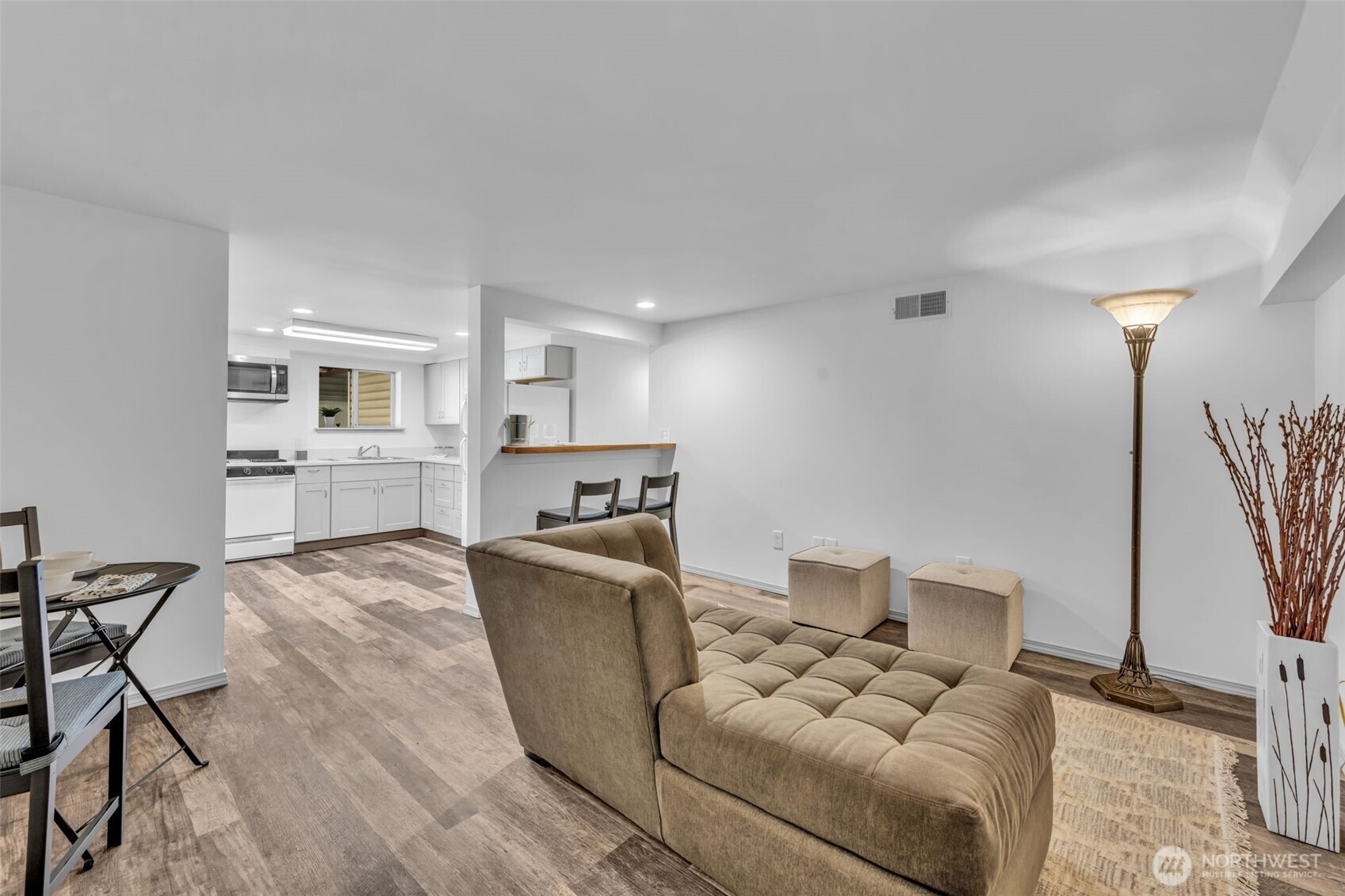 Seattle, Washington 98106, United States, 2 Bedrooms Bedrooms, ,2 BathroomsBathrooms,Residential,Pending,182495