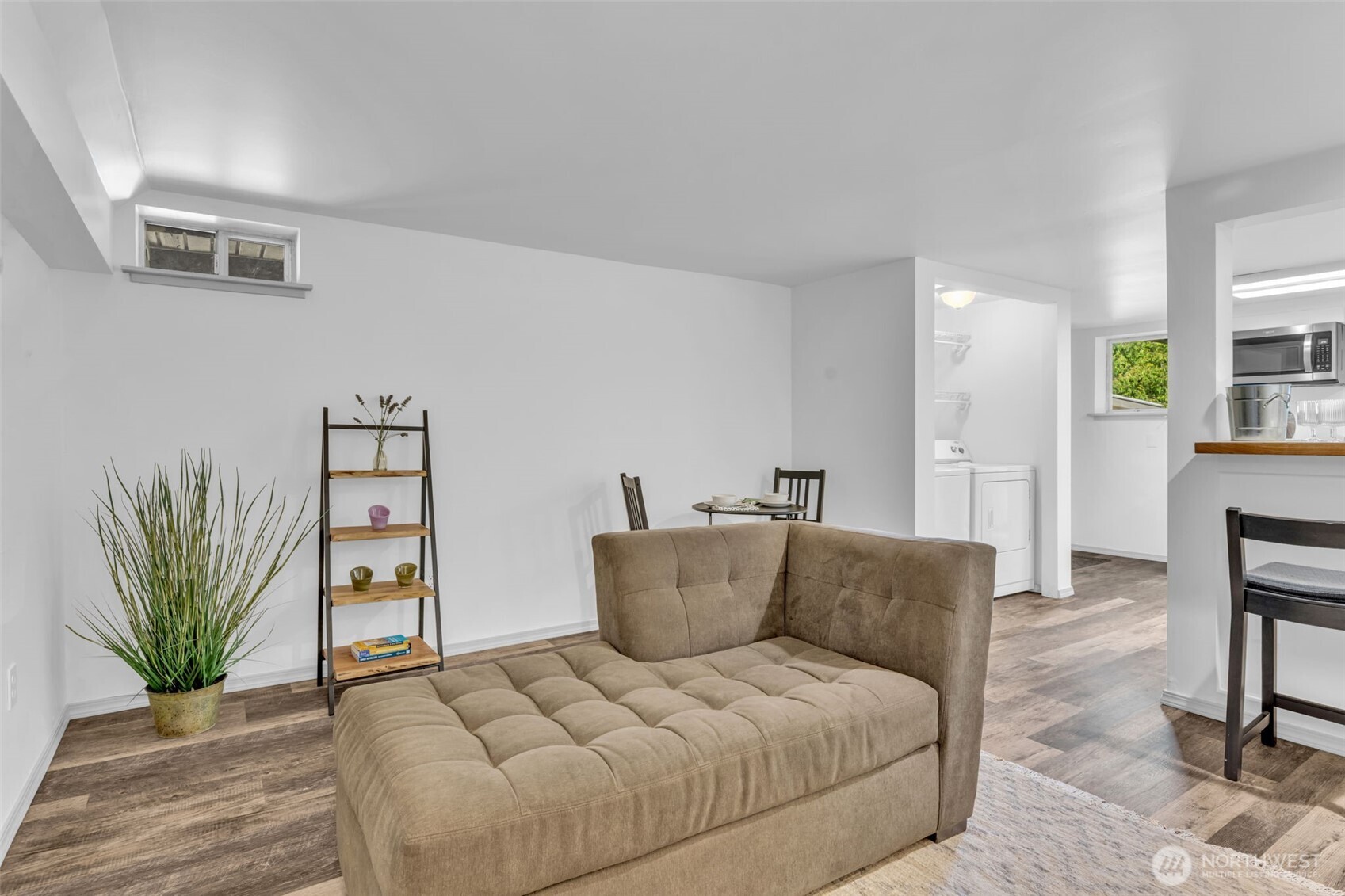 Seattle, Washington 98106, United States, 2 Bedrooms Bedrooms, ,2 BathroomsBathrooms,Residential,Pending,182495