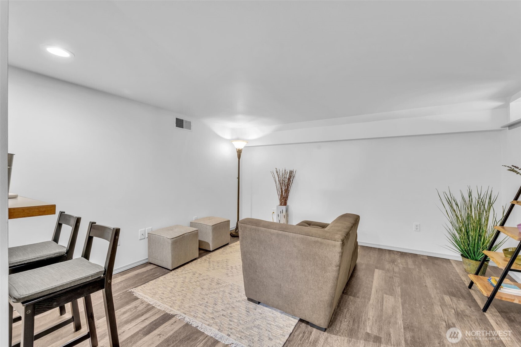 Seattle, Washington 98106, United States, 2 Bedrooms Bedrooms, ,2 BathroomsBathrooms,Residential,Pending,182495