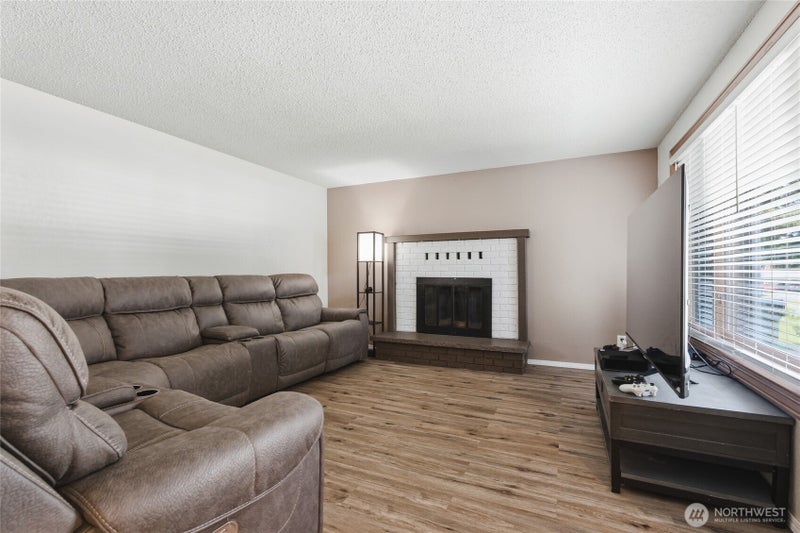 709 Enterprise Drive NE