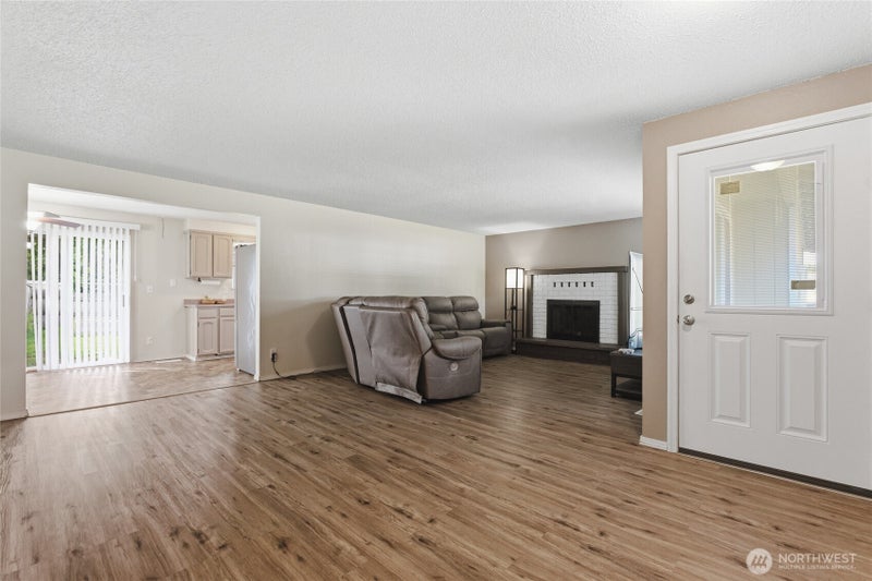 709 Enterprise Drive NE