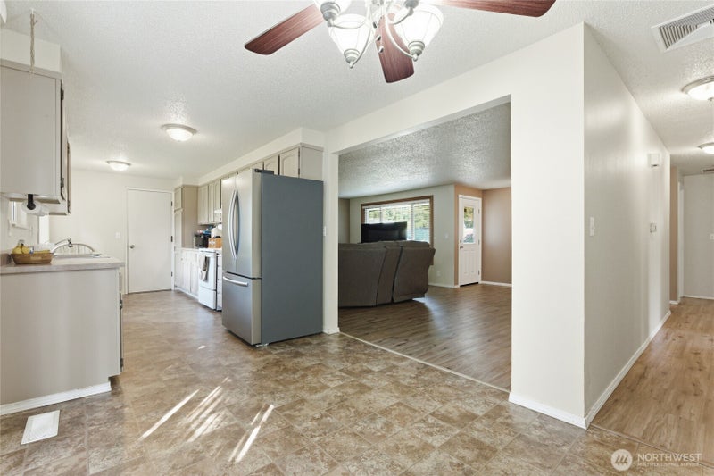 709 Enterprise Drive NE