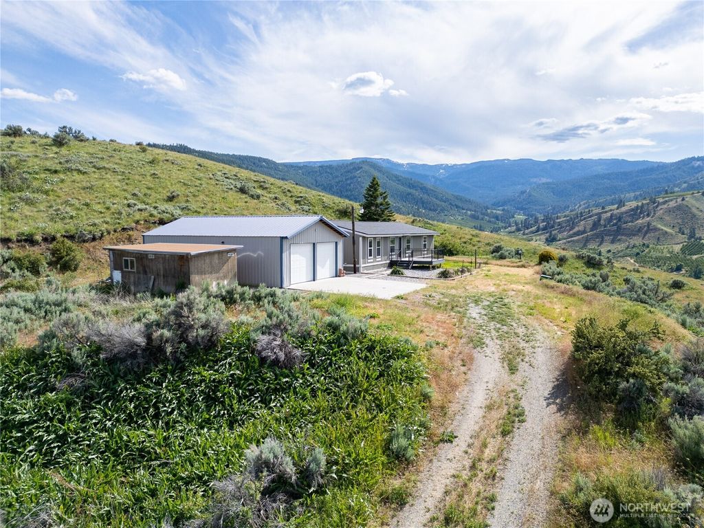 Photo of 162 Don Eli Lane, Wenatchee, WA 98801 (MLS # 2528007)