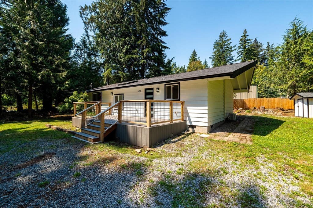 Photo of 921 Ruby Valley Court, Maple Falls, WA 98266 (MLS # 2564502)