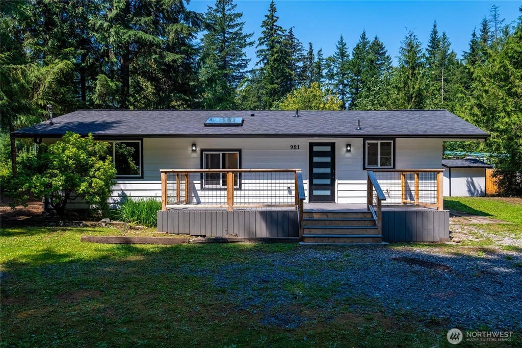 Photo of 921 Ruby Valley Court, Maple Falls, WA 98266 (MLS # 2564502)