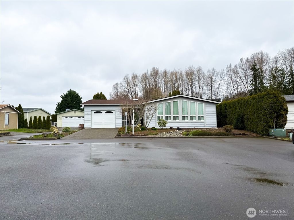 Photo of 23618 N Lake Circle, Bothell, WA 98021 (MLS # 2349336)