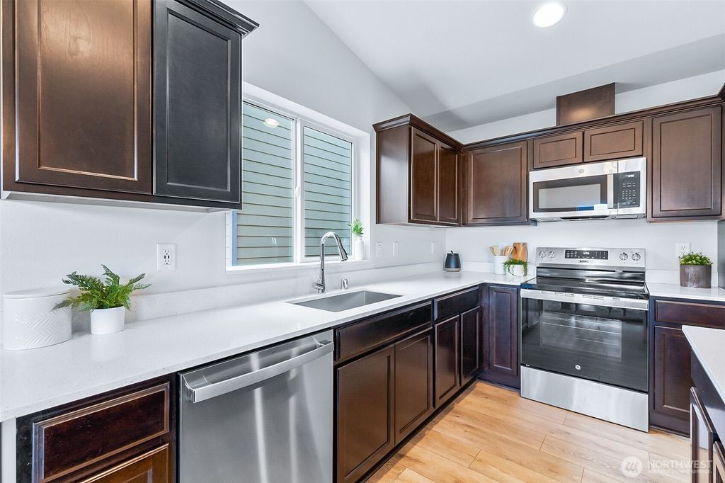 listing image 9368077341350161695