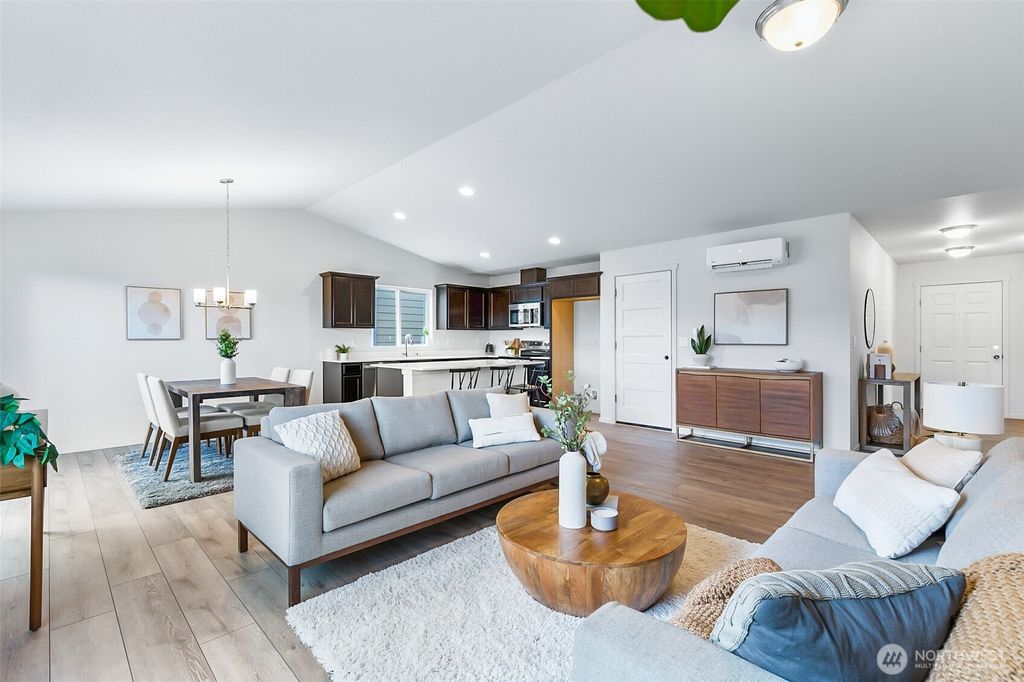 listing image 9368368328755556313
