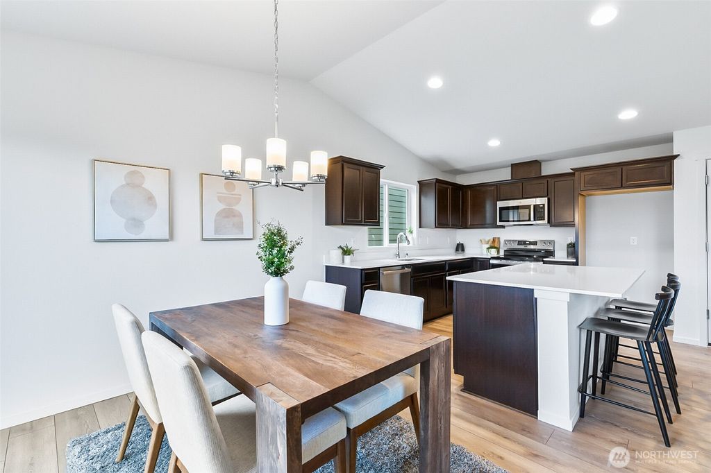 listing image 9360474645661839237