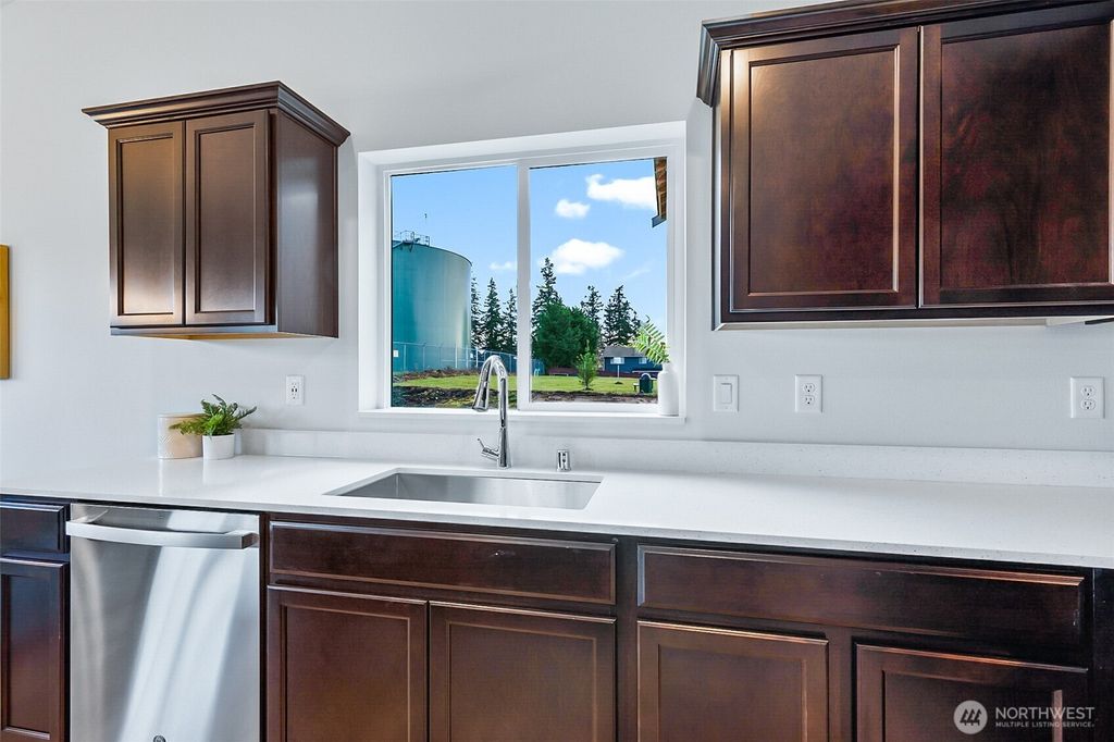listing image 9368407378444789967