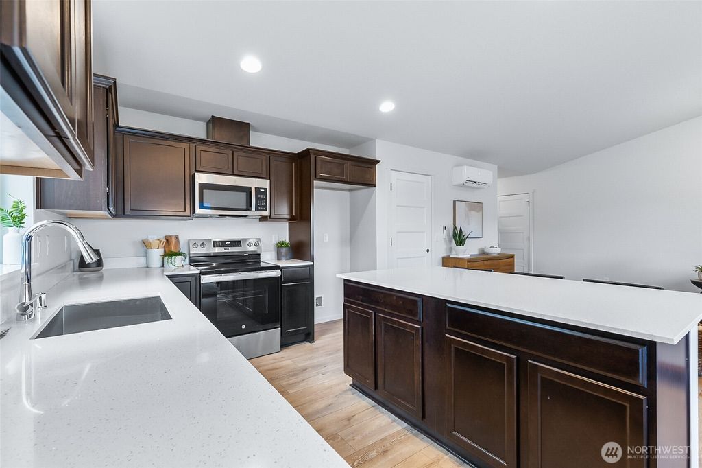 listing image 9363059007931503096