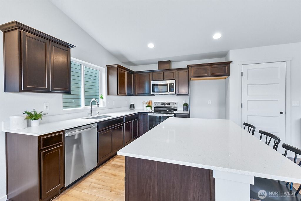 listing image 9361855774453571326