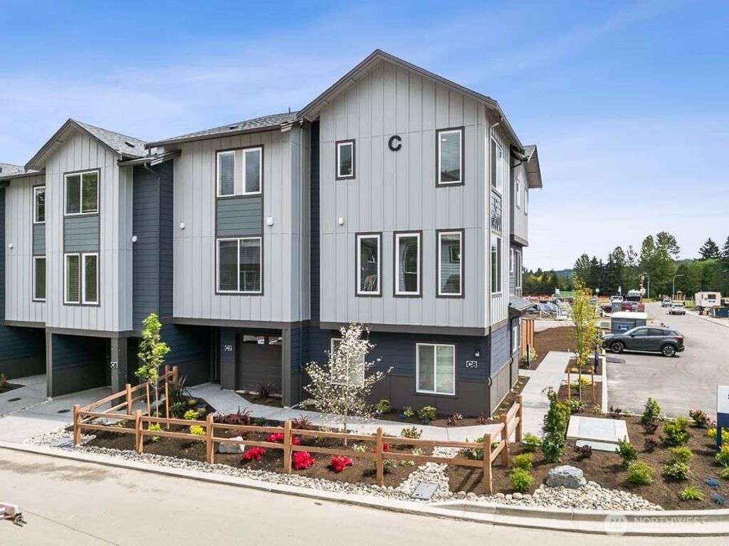 Photo of 14707 87th Avenue SE #DD8, Snohomish, WA 98296 (MLS # 2439677)