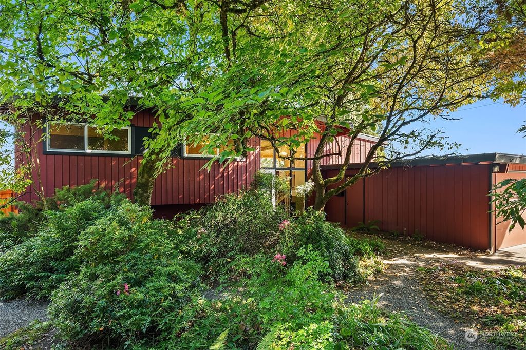 Photo of 10 164th Avenue NE, Bellevue, WA 98008 (MLS # 2161805)