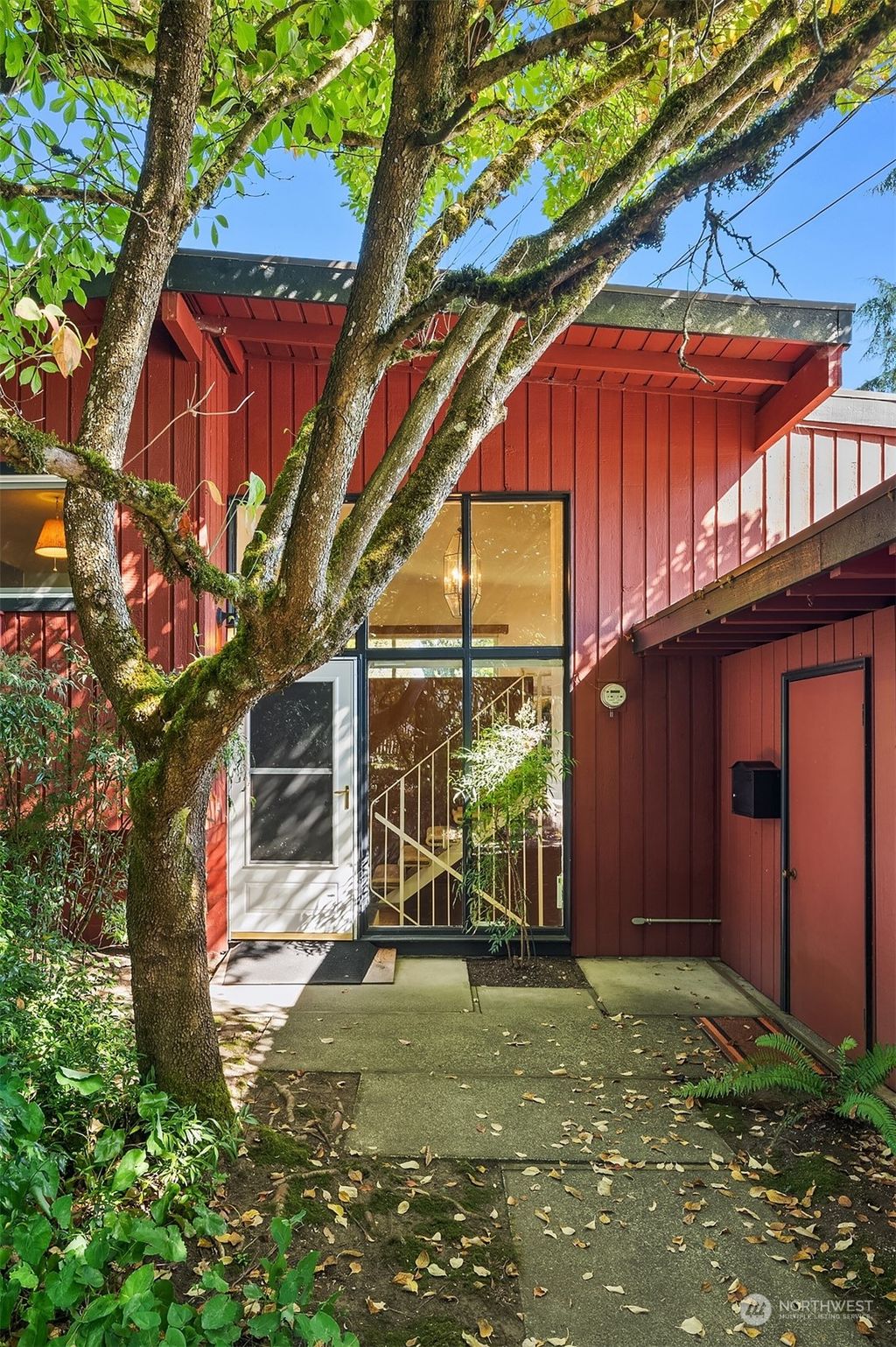 Photo of 10 164th Avenue NE, Bellevue, WA 98008 (MLS # 2161805)