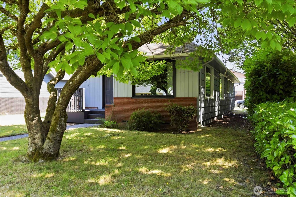 Photo of 502 17th Avenue, Longview, WA 98632 (MLS # 2563899)