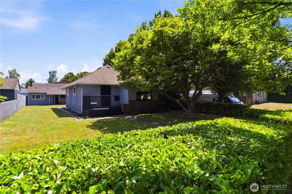 Photo of 502 17th Avenue, Longview, WA 98632 (MLS # 2563899)