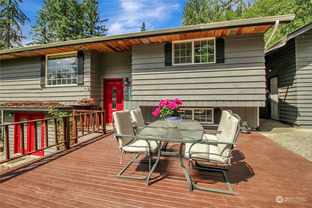 Photo of 2009 S Lake Roesiger Road, Snohomish, WA 98290 (MLS # 2269319)