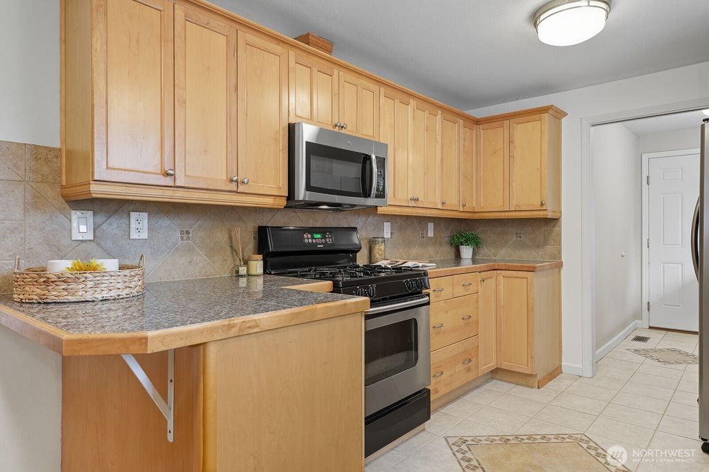 Photo of 7329 NE 145th Place, Kenmore, WA 98028 (MLS # 2433889)