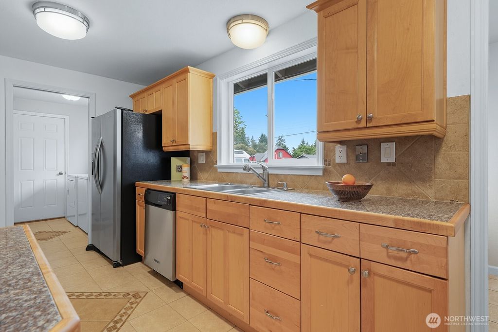 Photo of 7329 NE 145th Place, Kenmore, WA 98028 (MLS # 2433889)