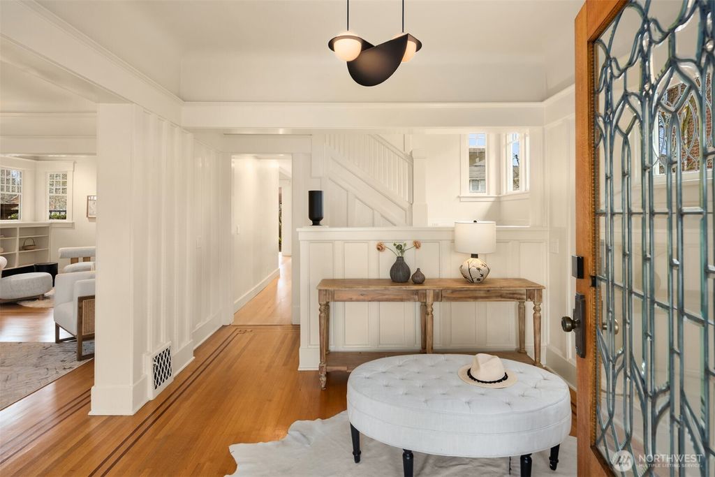 Photo of 915 22nd Avenue E, Seattle, WA 98112 (MLS # 2333106)
