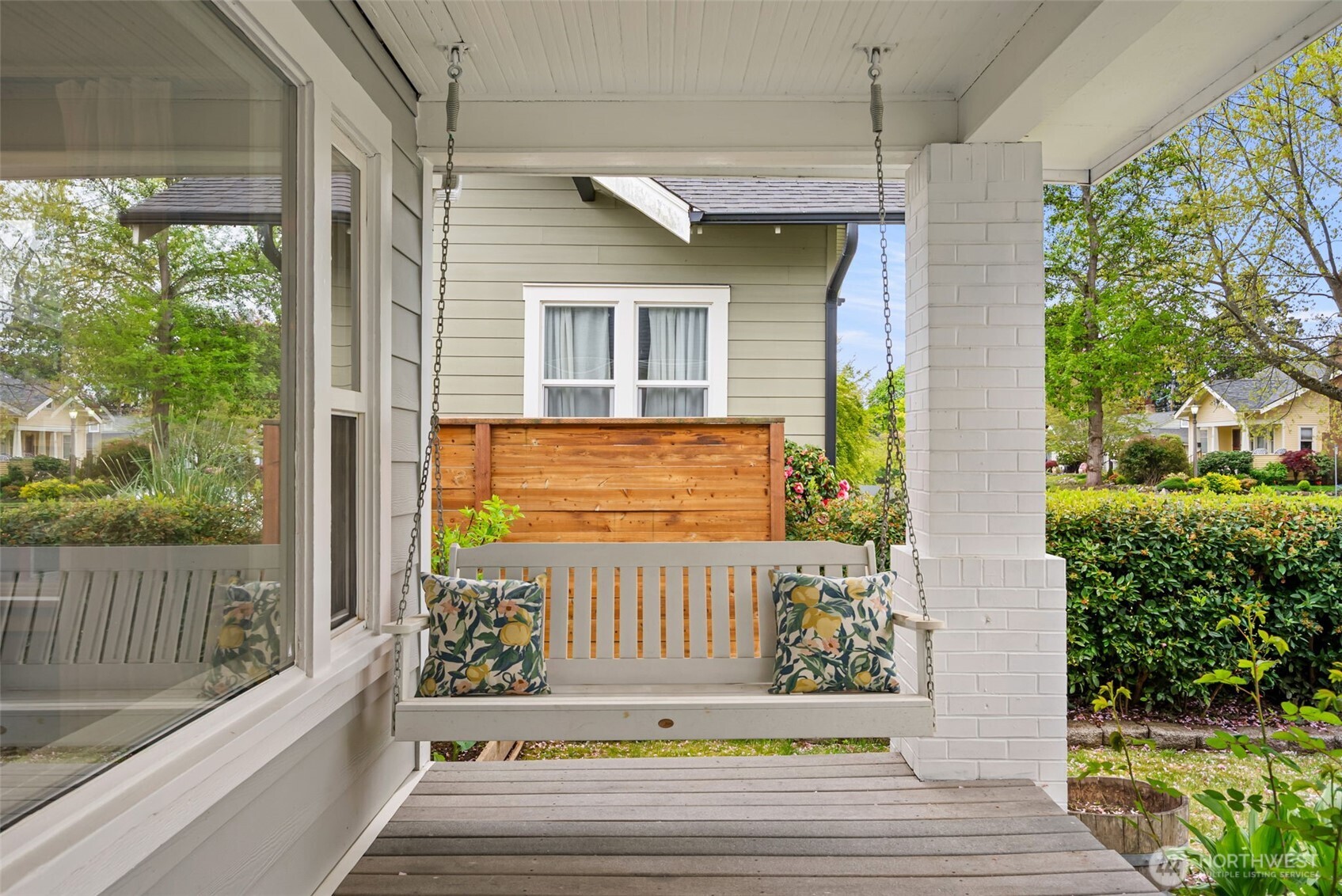 809 Sumner Avenue