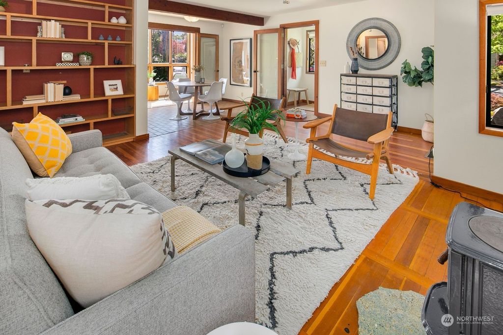 Photo of 124 29th Avenue E, Seattle, WA 98112 (MLS # 2061522)