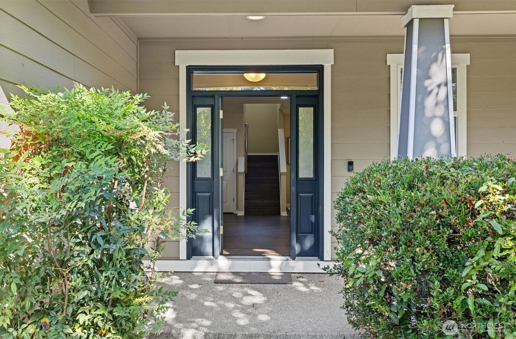Photo of 923 207th Street SW, Lynnwood, WA 98036 (MLS # 2437121)