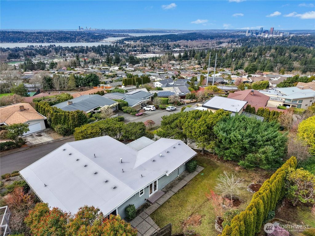 Photo of 4440 137th Avenue SE, Bellevue, WA 98006 (MLS # 2512766)