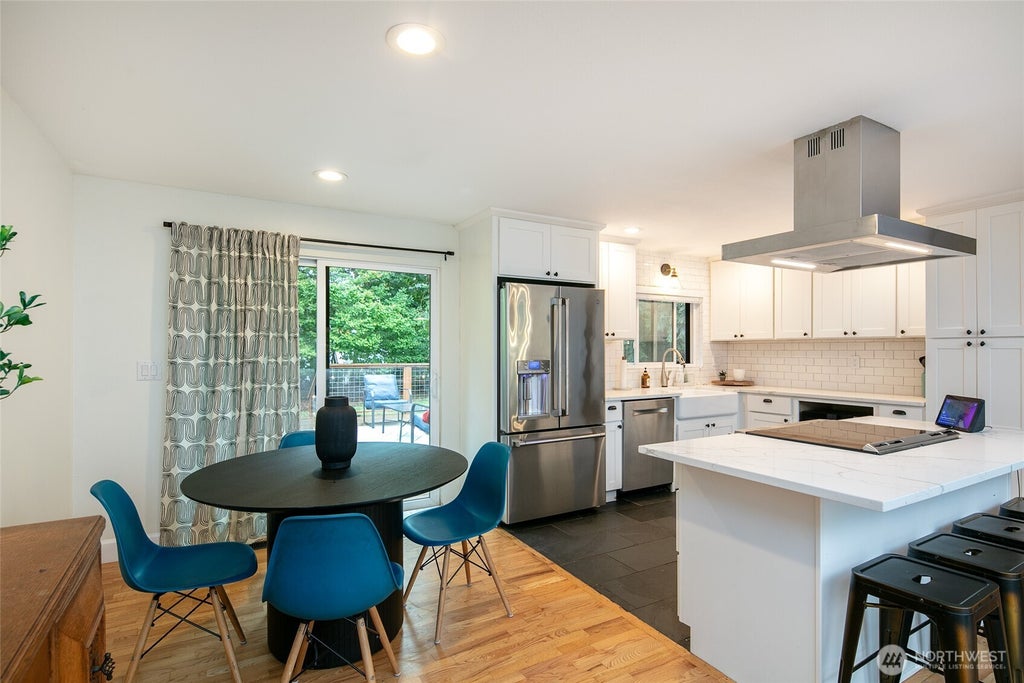 Photo of 18910 71st Avenue NE, Kenmore, WA 98028 (MLS # 2587623)