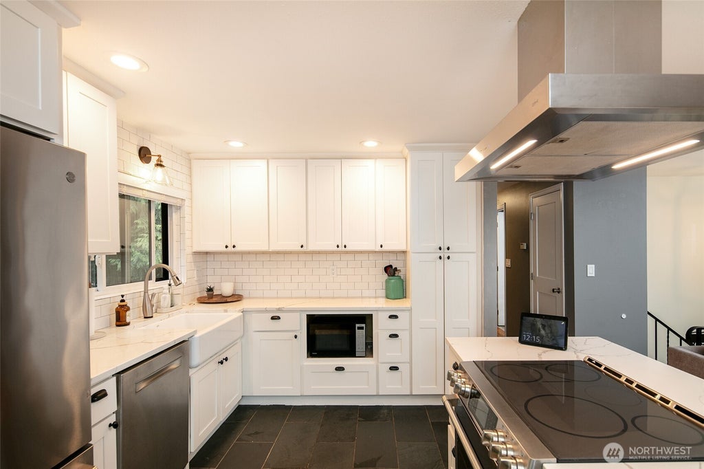 Photo of 18910 71st Avenue NE, Kenmore, WA 98028 (MLS # 2587623)
