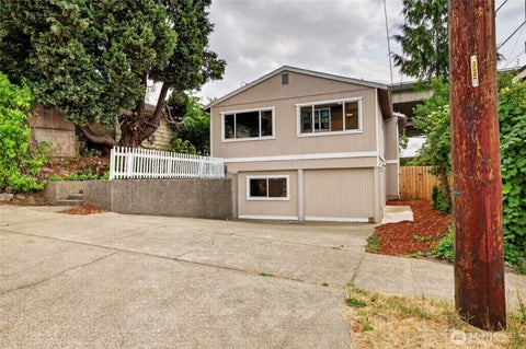 Photo of 4042 5th Avenue NE, Seattle, WA 98105 (MLS # 2568517)