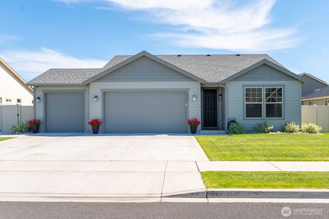 Photo of 4721 W Wren ST, Moses Lake, WA 98837 (MLS # 2534061)