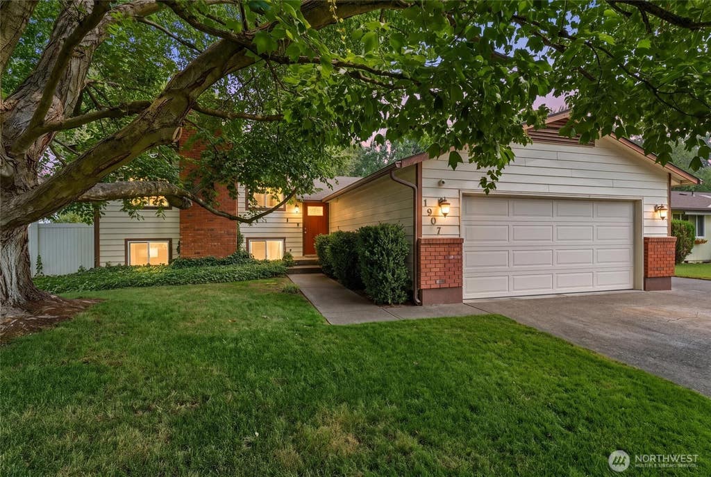Photo of 1907 Sunset Drive, Walla Walla, WA 99362 (MLS # 2565237)