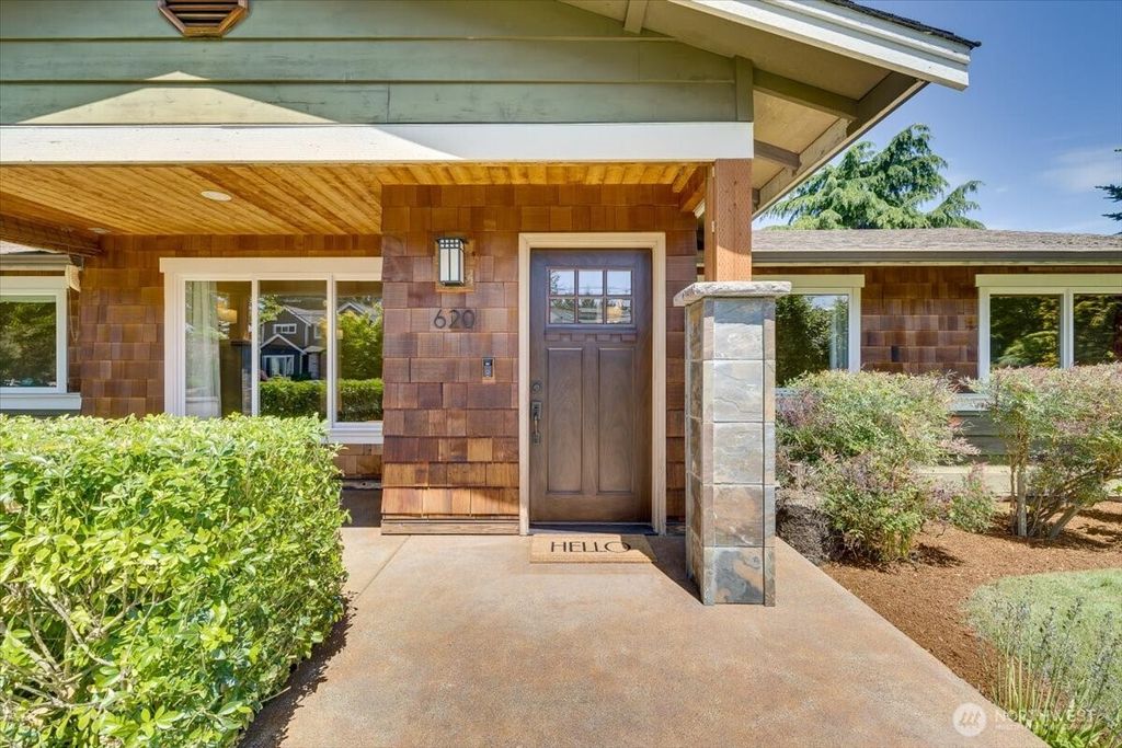 Photo of 620 10th Avenue, Kirkland, WA 98033 (MLS # 2534314)