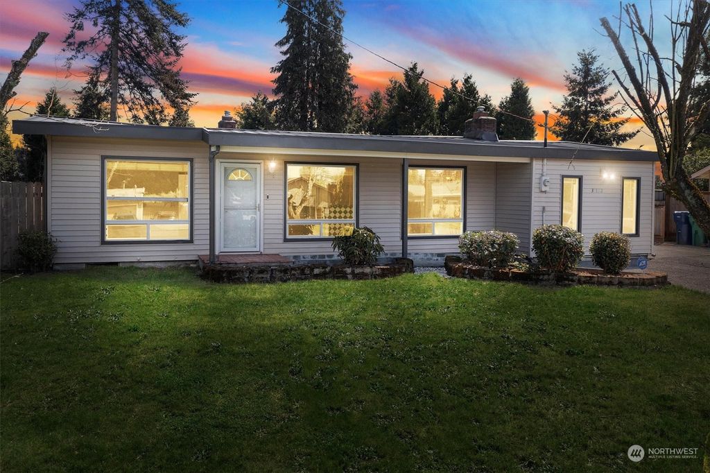 Photo of 31332 13th Avenue S, Federal Way, WA 98003 (MLS # 2230867)