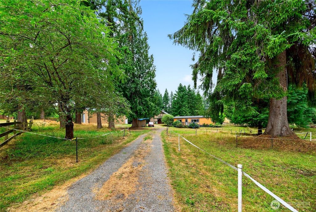 Photo of 20915 259th Avenue SE, Maple Valley, WA 98038 (MLS # 2437808)