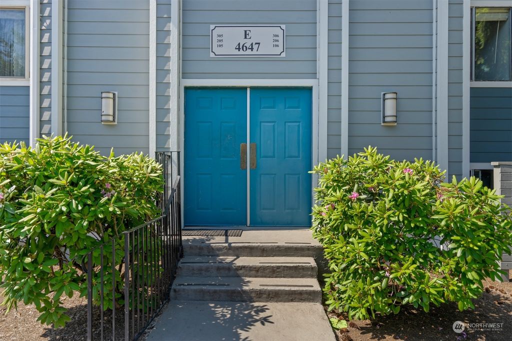 Photo of 4647 W Lake Sammamish Parkway SE #E105, Issaquah, WA 98027 (MLS # 2067944)