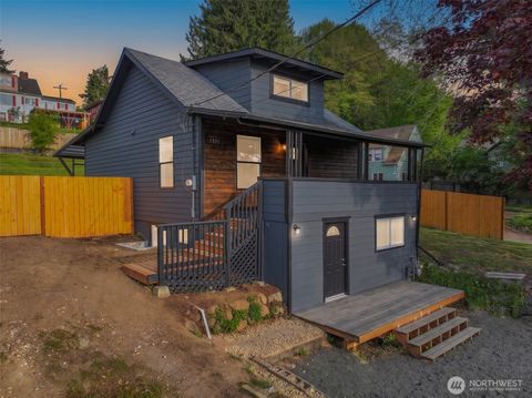 Photo of 1551 N Callow Avenue, Bremerton, WA 98312 (MLS # 2517331)