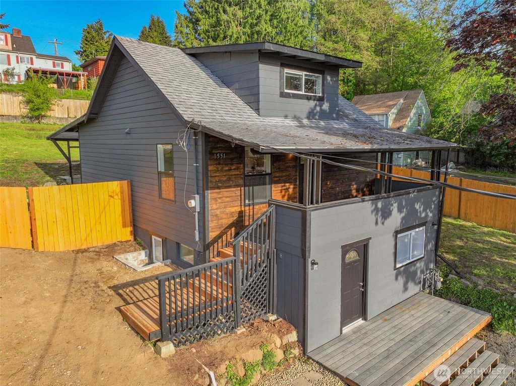 Photo of 1551 N Callow Avenue, Bremerton, WA 98312 (MLS # 2517331)