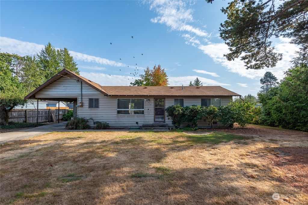 Photo of 1313 S 279th Street, Des Moines, WA 98198 (MLS # 2156386)