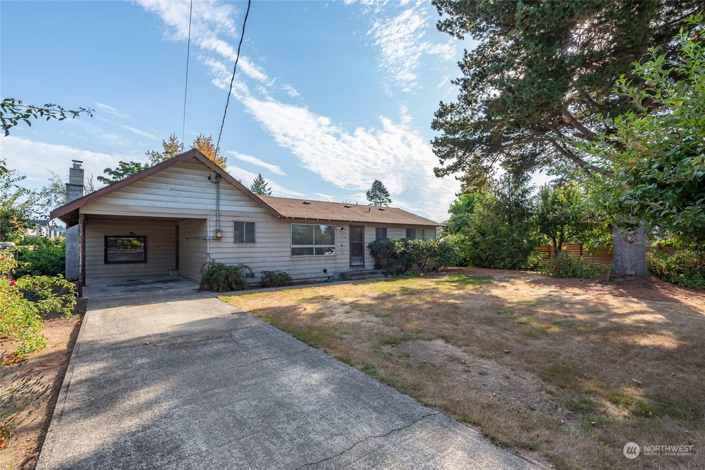 Photo of 1313 S 279th Street, Des Moines, WA 98198 (MLS # 2156386)