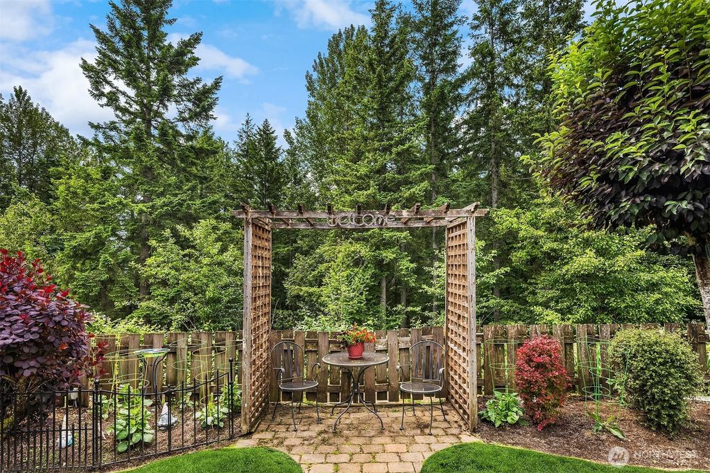 Photo of 27989 Maple Ridge Way SE, Maple Valley, WA 98038 (MLS # 2390216)
