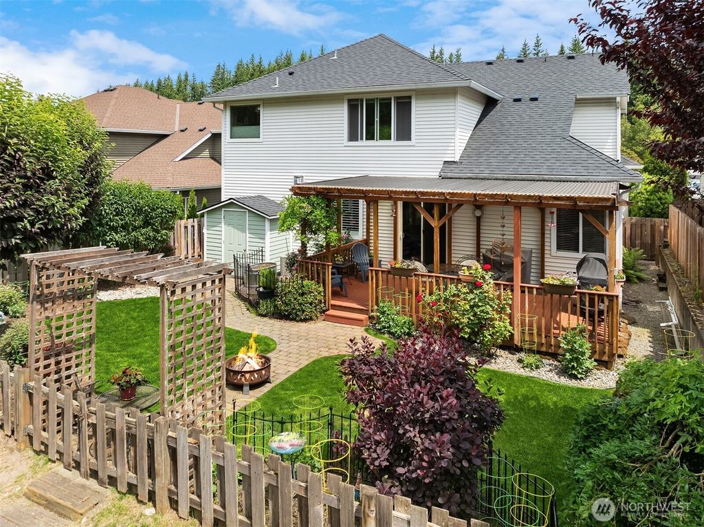 Photo of 27989 Maple Ridge Way SE, Maple Valley, WA 98038 (MLS # 2390216)