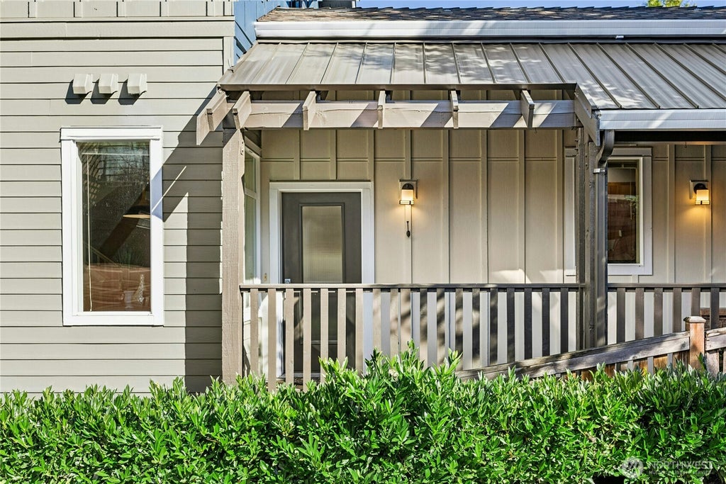 Photo of 178 Cougar Ridge Road NW #2301, Issaquah, WA 98027 (MLS # 2589552)