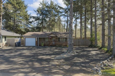 Photo of 552 Puffin Avenue NE, Ocean Shores, WA 98569 (MLS # 2505368)
