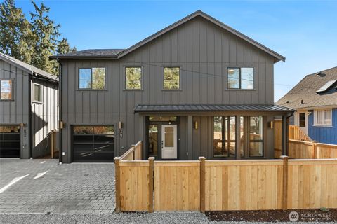 Photo of 1707 NE 117th Street, Seattle, WA 98125 (MLS # 2479374)