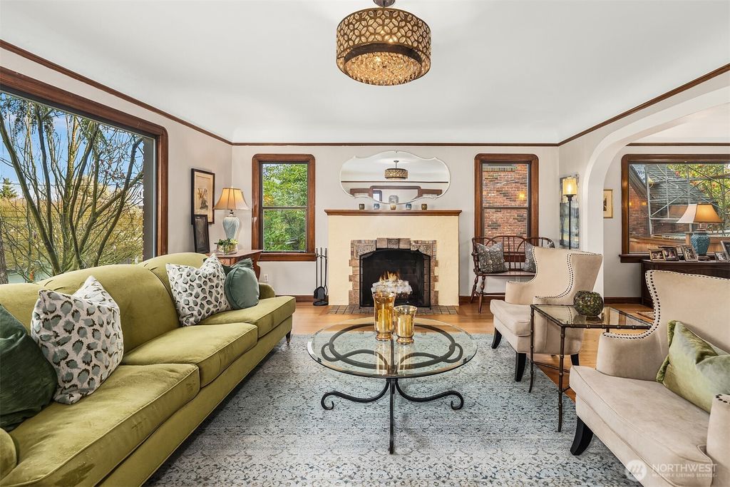 Photo of 3939 Meridian Avenue N, Seattle, WA 98103 (MLS # 2488205)