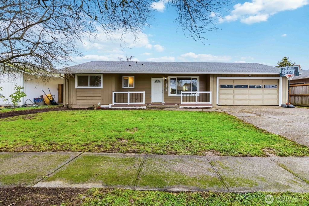Photo of 2323 48th Avenue, Longview, WA 98632 (MLS # 2463808)