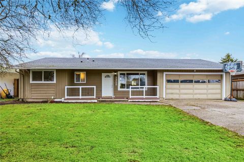 Photo of 2323 48th Avenue, Longview, WA 98632 (MLS # 2463808)